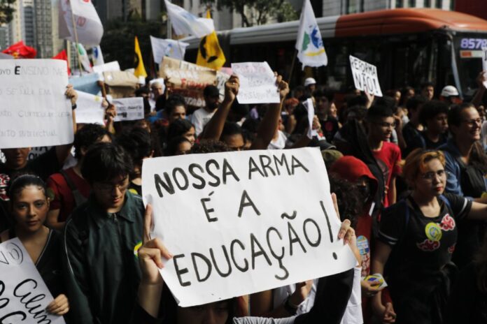 O-Novo-Ensino-Medio-amplia-a-carga-horaria-minima-de-2.400-para-3.000-horas