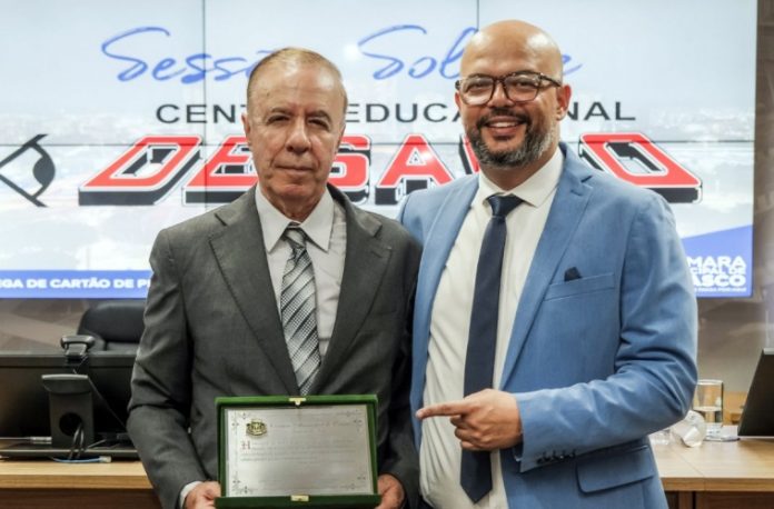 Colégio Desafio recebe Cartão de Prata da Câmara Municipal de Osasco por contribuição à educação